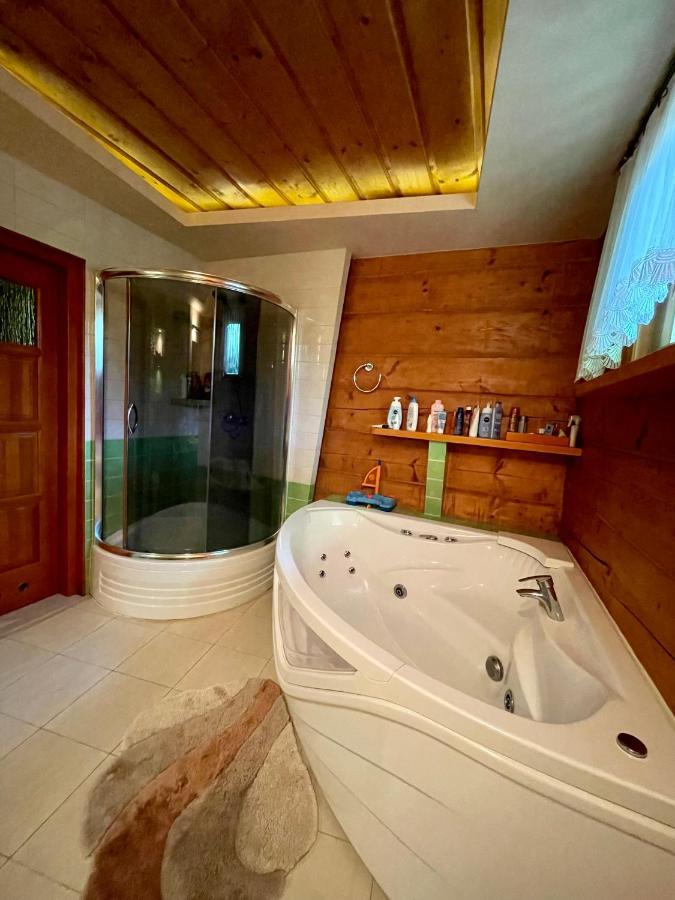 Villa Dom Z Bali Przy Szlaku à Kasina Wielka Extérieur photo